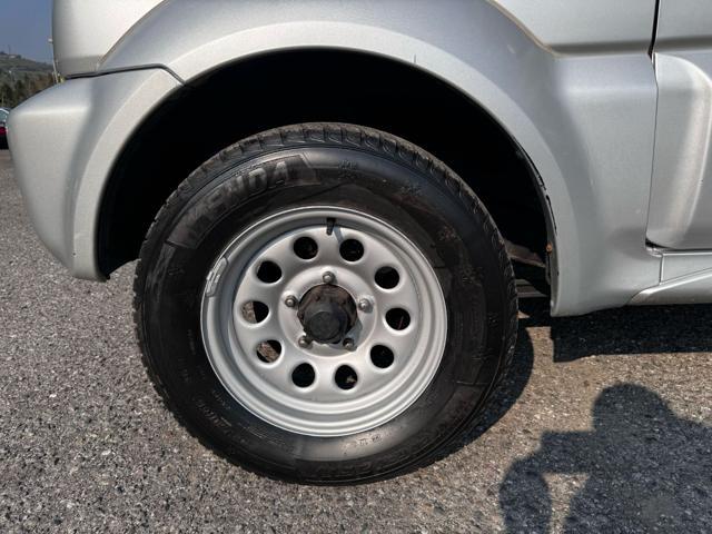 SUZUKI Jimny 1.3i 16V cat 4WD JLX