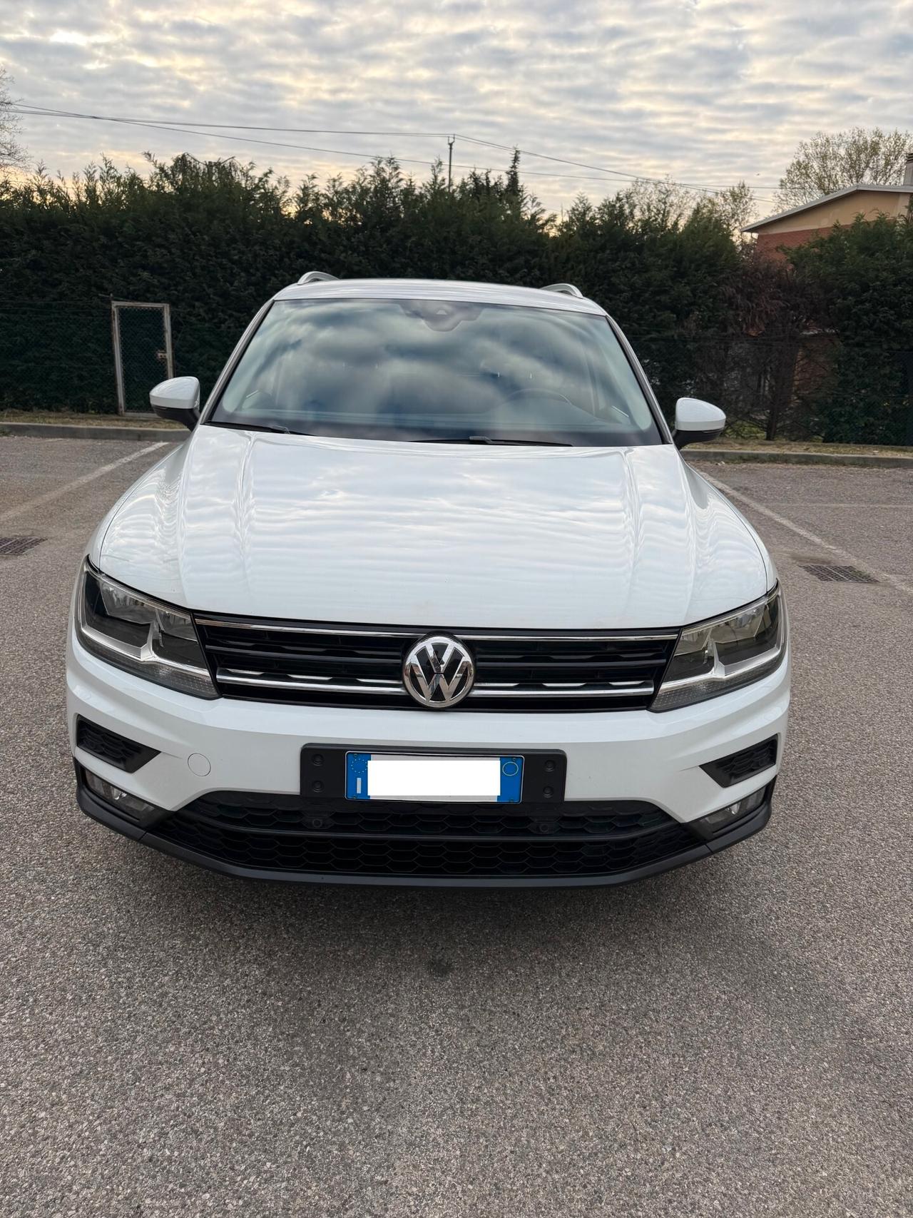 Volkswagen Tiguan 1.6 tdi dci - NEOP. - NAV. - 12 MESI DI GARANZIA -