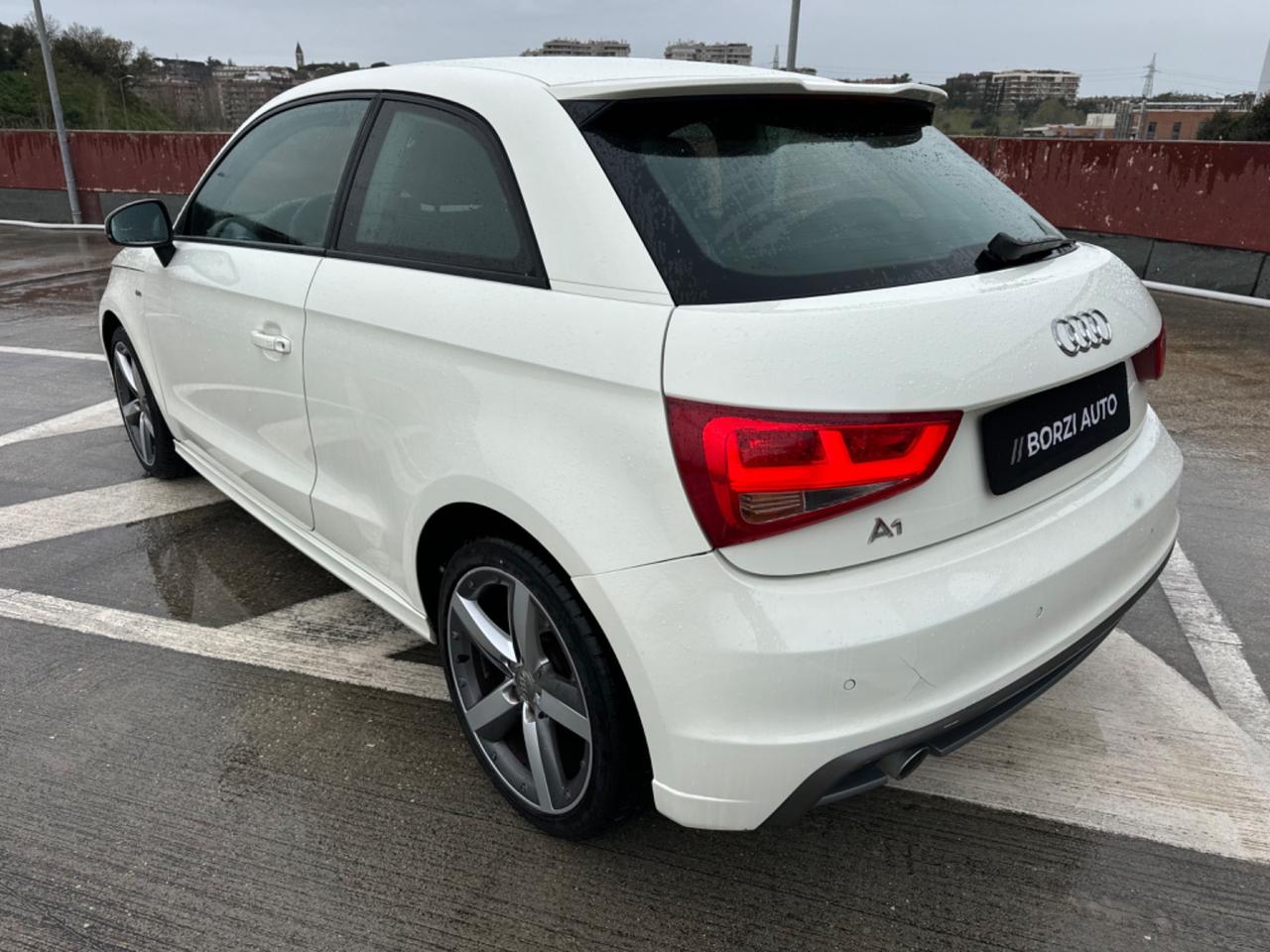 Audi A1 SPB 1.6 TDI 105cv S-Line UNIPRO! FULL!!