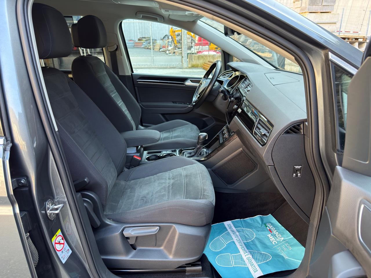 VOLKSWAGEN TOURAN 2.0 TDI 150cv DSG UN PROPRIETARIO