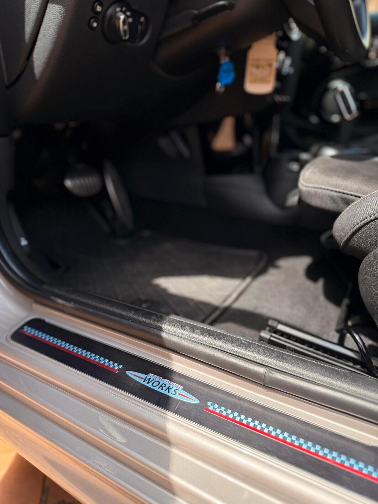Mini Mini 2.0 John Cooper Works interno ed esterno