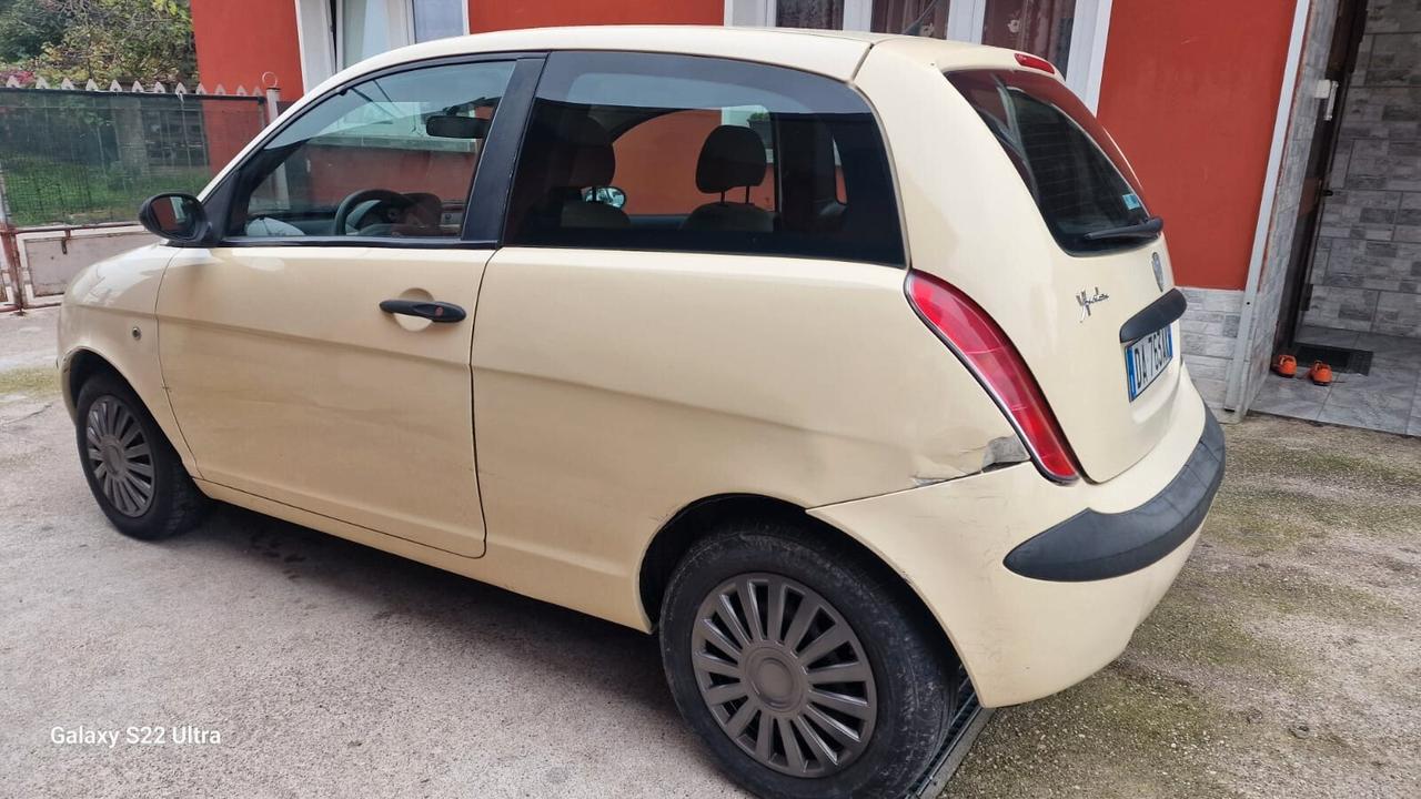 Lancia Ypsilon 1.2 benzina neopatentati