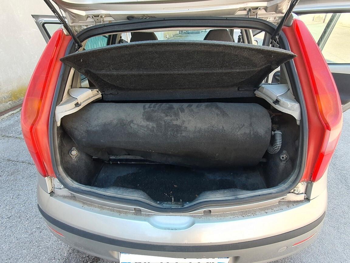 Fiat Punto 1.2 8V 5p. Dynamic Metano Clima