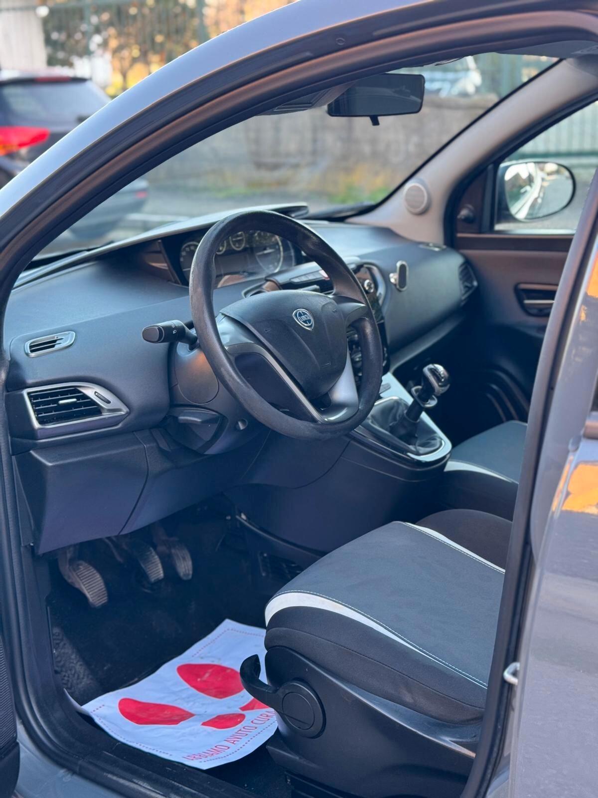 Lancia Ypsilon 1.2 69 CV 5 porte S&S Platinum