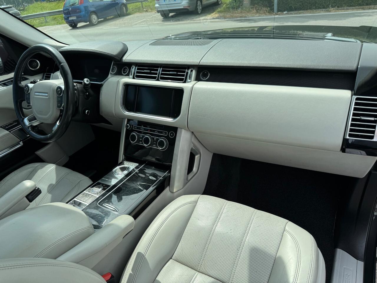 Land Rover Range 4.4 SDV8 Vogue LWB