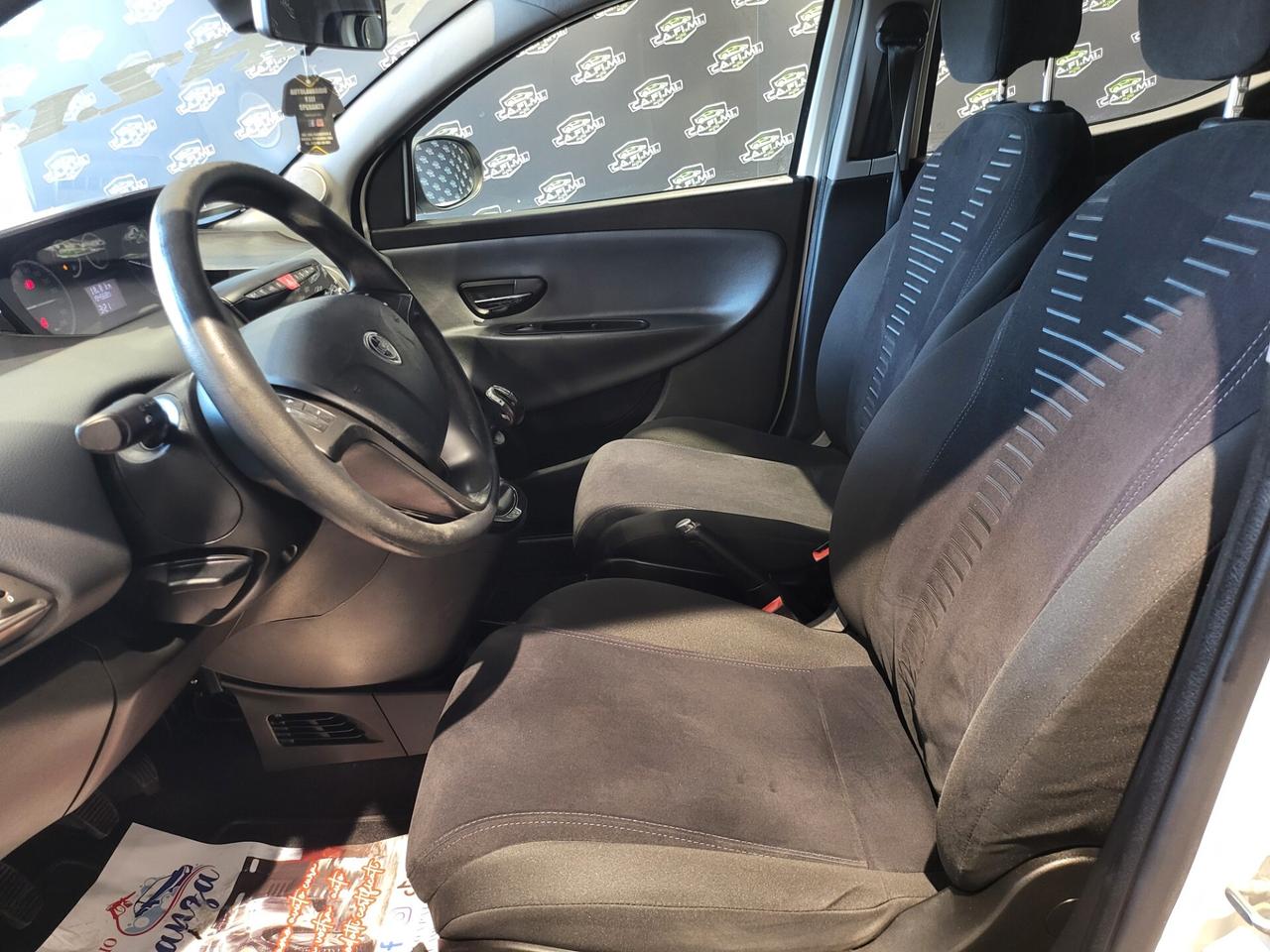 Lancia Ypsilon - 2012 1.2 69 CV Gold
