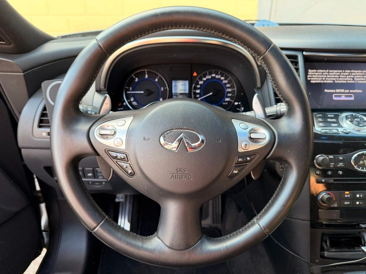 Infiniti QX70 3.0 diesel V6 AT Ultimate