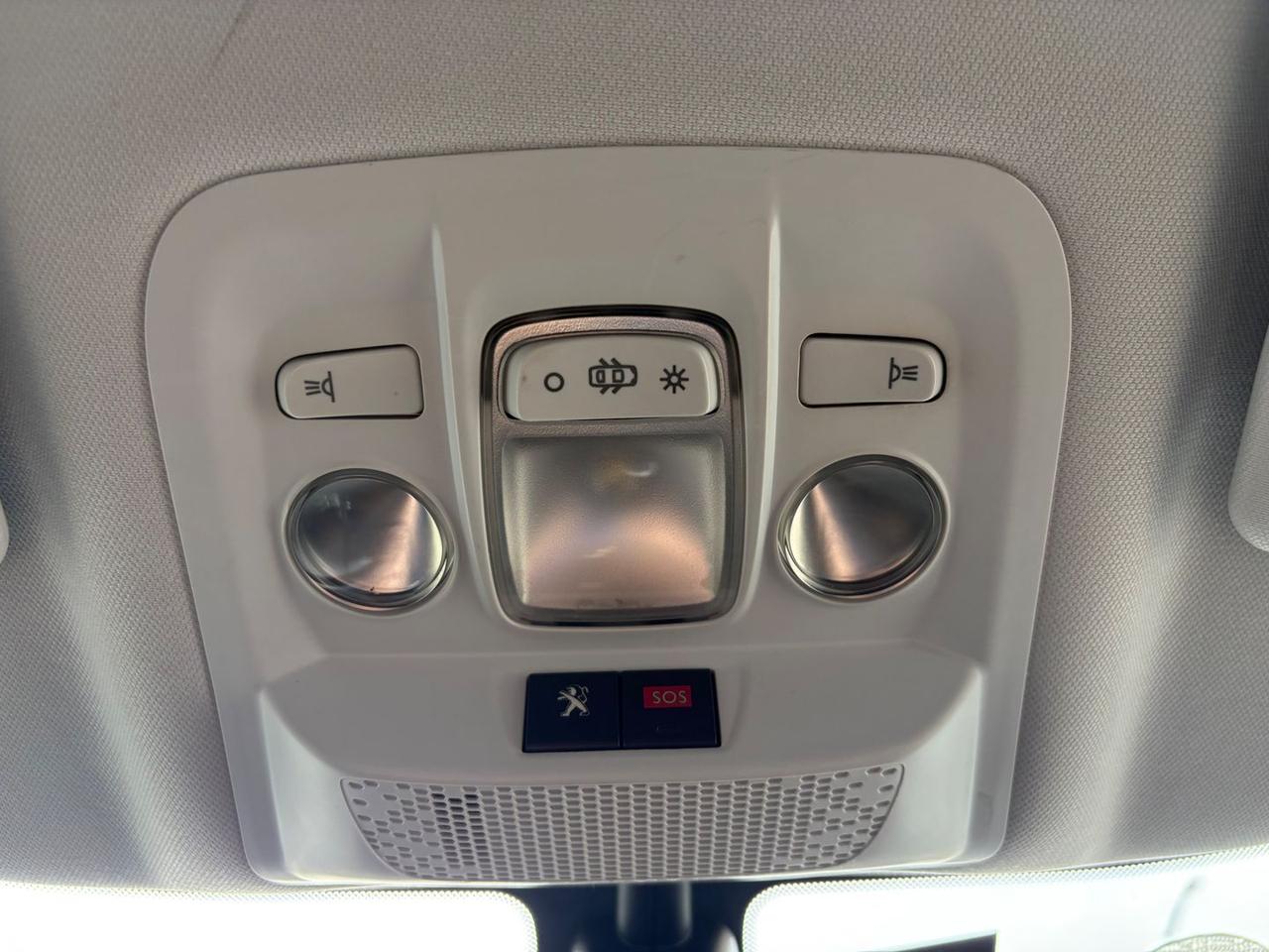 Peugeot 2008 Allure 1.6 Blue HDI 120 DISTRIB #9753