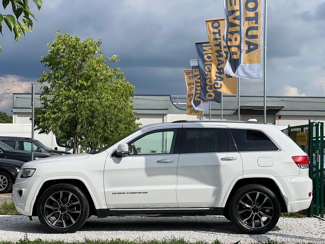 Jeep Grand Cherokee Overland FULL-OPTIONAL