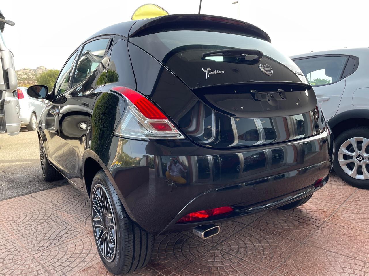 Lancia Ypsilon 1.0 5 porte S&S Hybrid full Gold OK Neopatentati