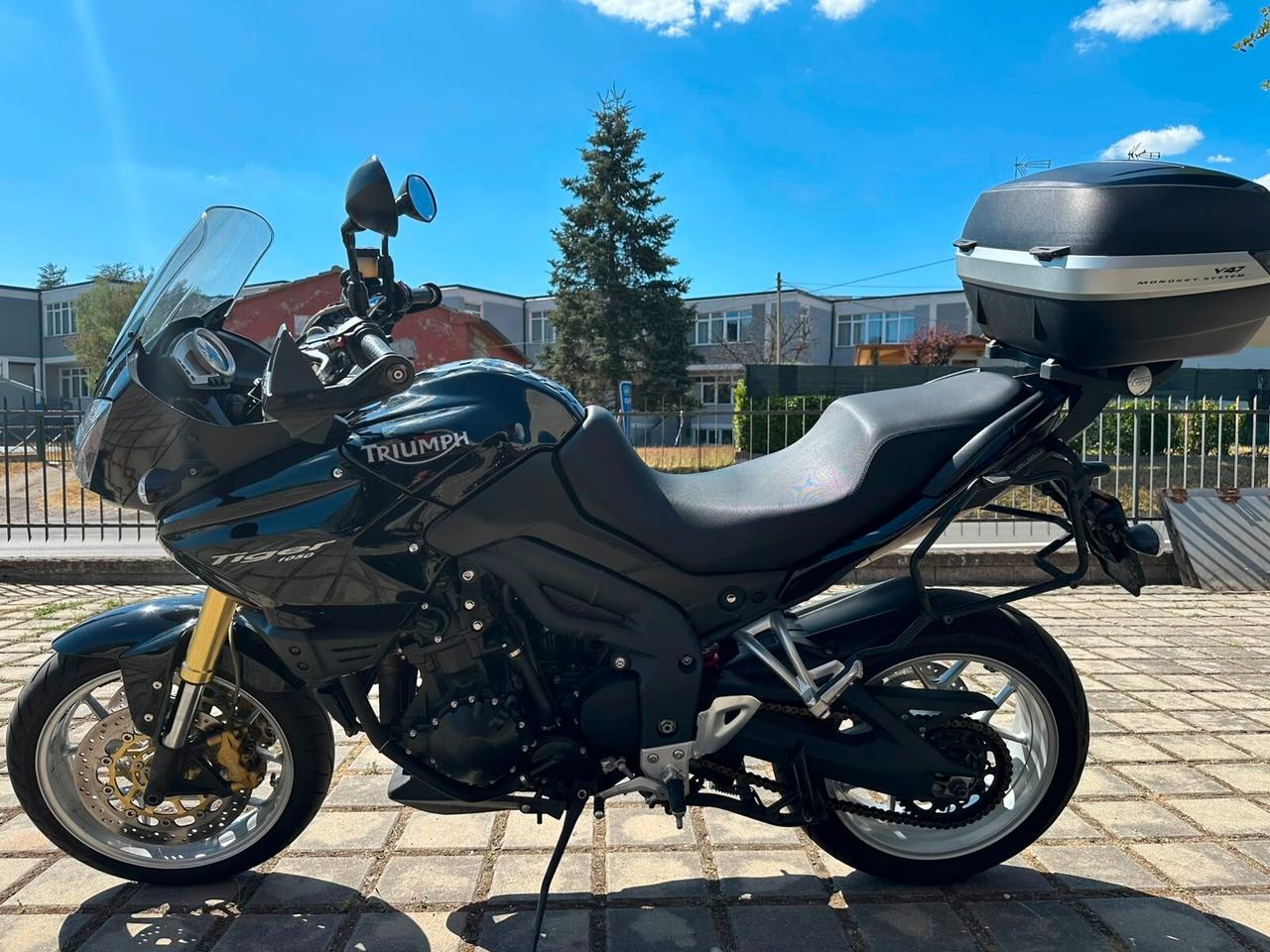 Triumph Tiger 1050