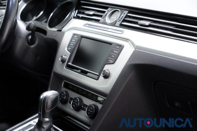 VOLKSWAGEN Passat Variant 1.6 TDI SCR DSG R-LINE BMT