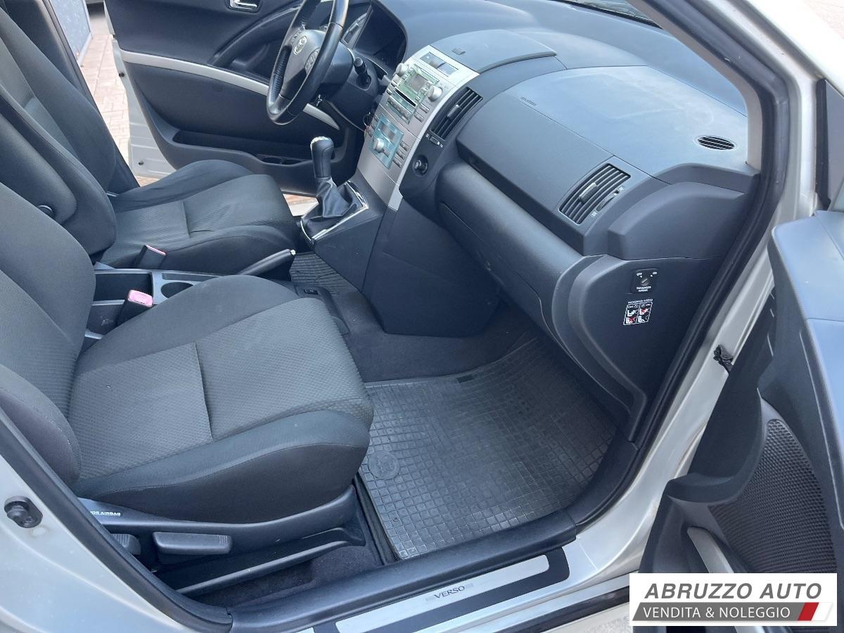 TOYOTA Corolla Verso 2.2 16V D-4D D-Cat
