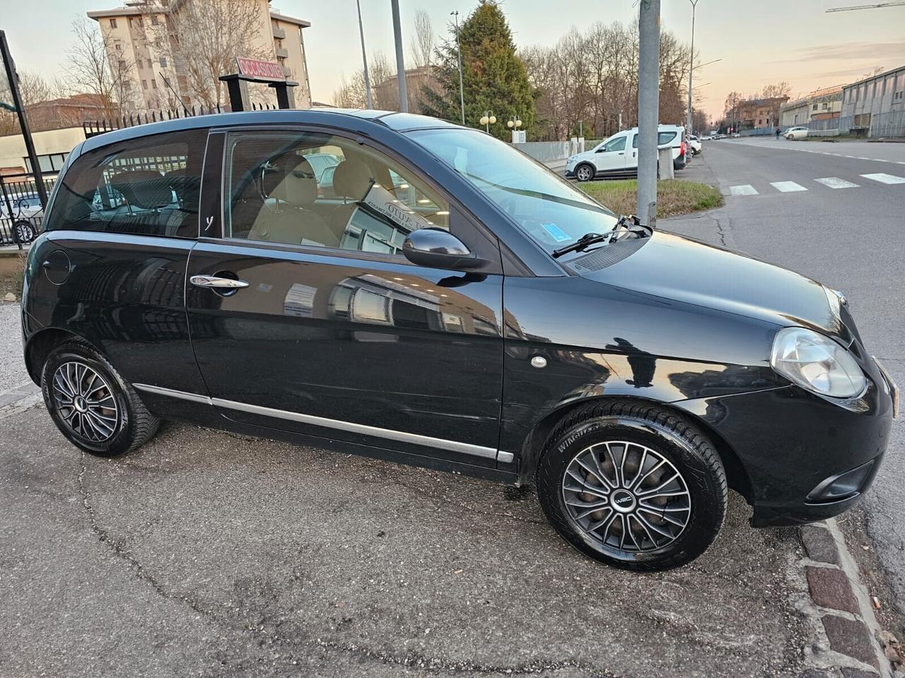 Lancia Ypsilon 1.2 60cv Argento*Clima*5Posti*Neopatentati*