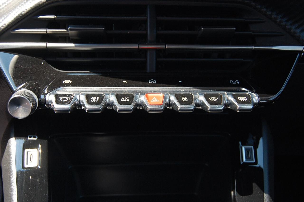 Peugeot 2008 Hybrid 136 e-DCS6 Active