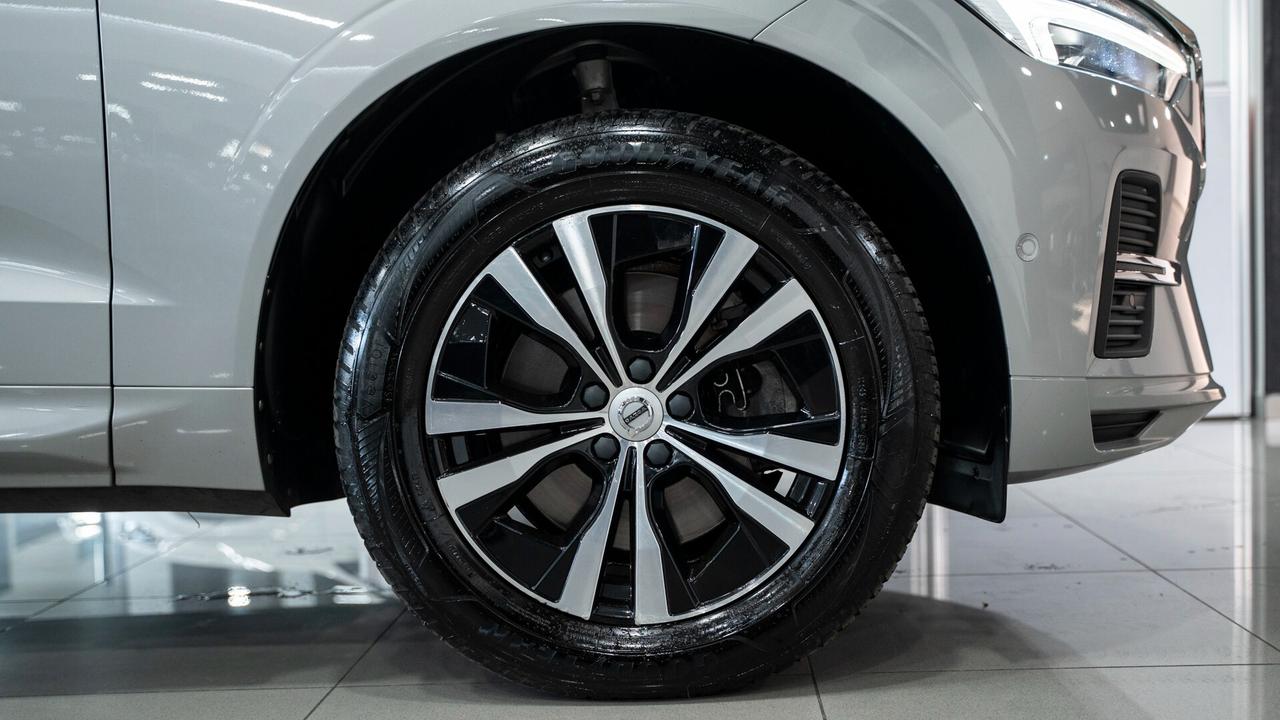 Volvo XC 60 XC60 B4 D 2.0 GEARTRONIC AWD MOMENTUM SPORT LED NAVI FULL OPTIONAL