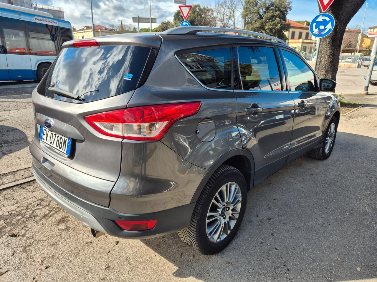 Ford Kuga 2.0 TDCI 140 CV 4WD Titanium