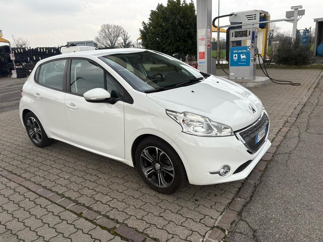 Peugeot 208 PureTech 82 5 porte Allure