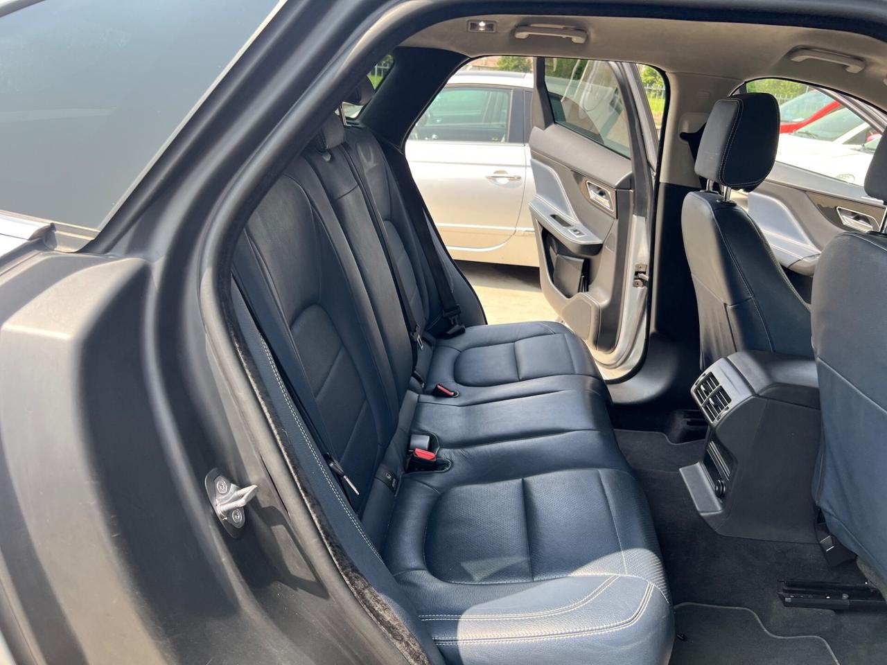 Jaguar F-Pace 2.0 D 180 CV aut. Portfolio