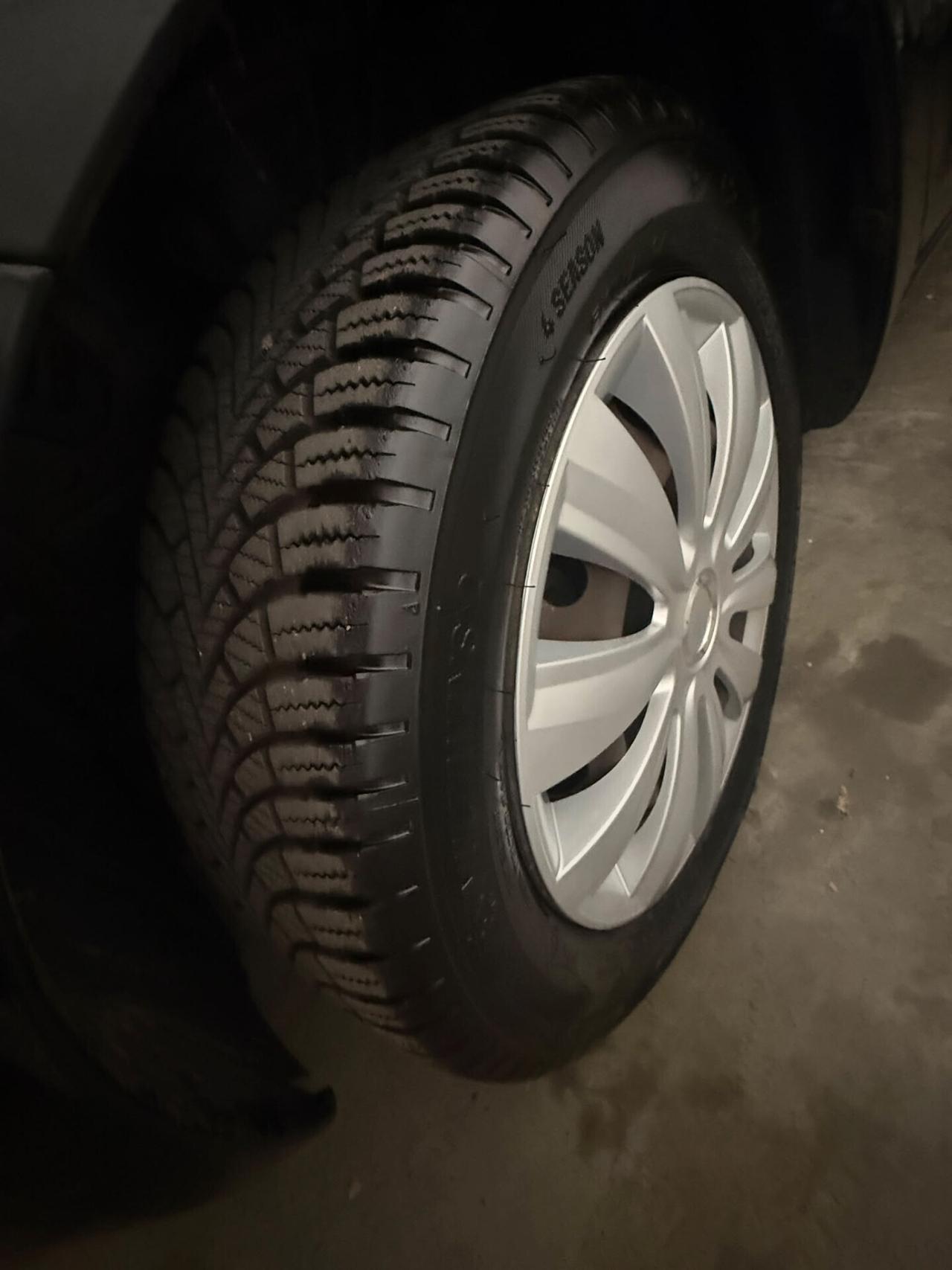 TOYOTA YARIS 1.0 BENZINA GOMMATA NUOVA