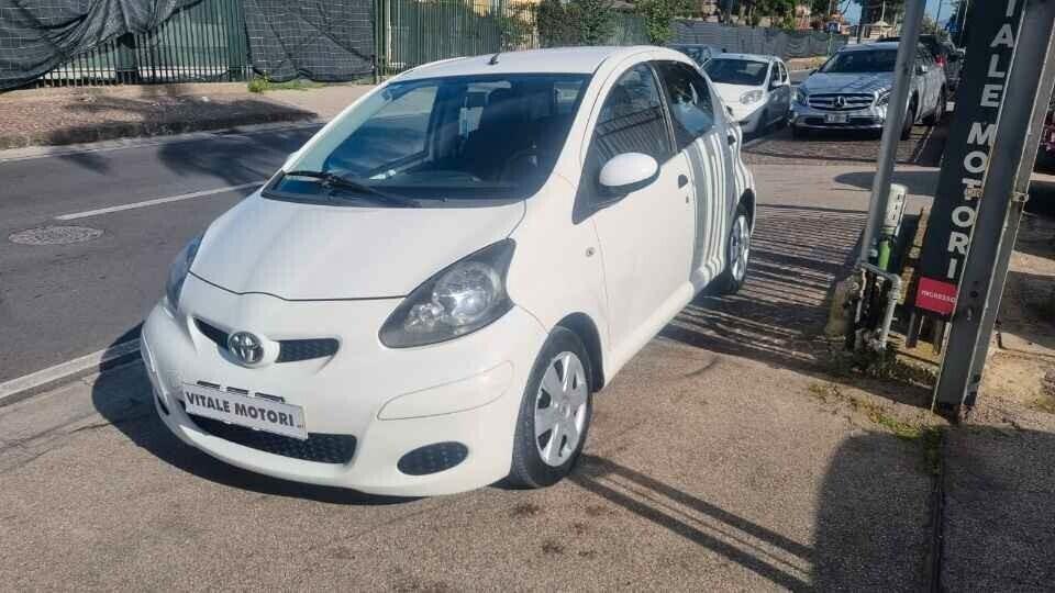 Toyota Aygo 1.0 VVT-i 5 porte 68 CV
