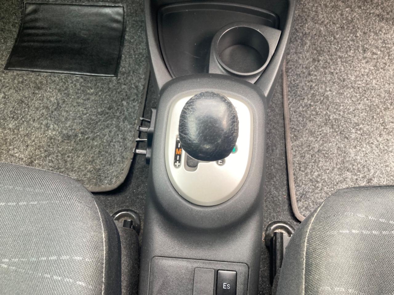 TOYOTA YARIS CAMBIO AUTOMATICO (DA VETRINA)