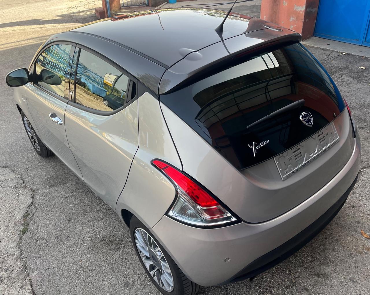 Lancia Ypsilon1.2 69CV Platinum-solo 32000Km-