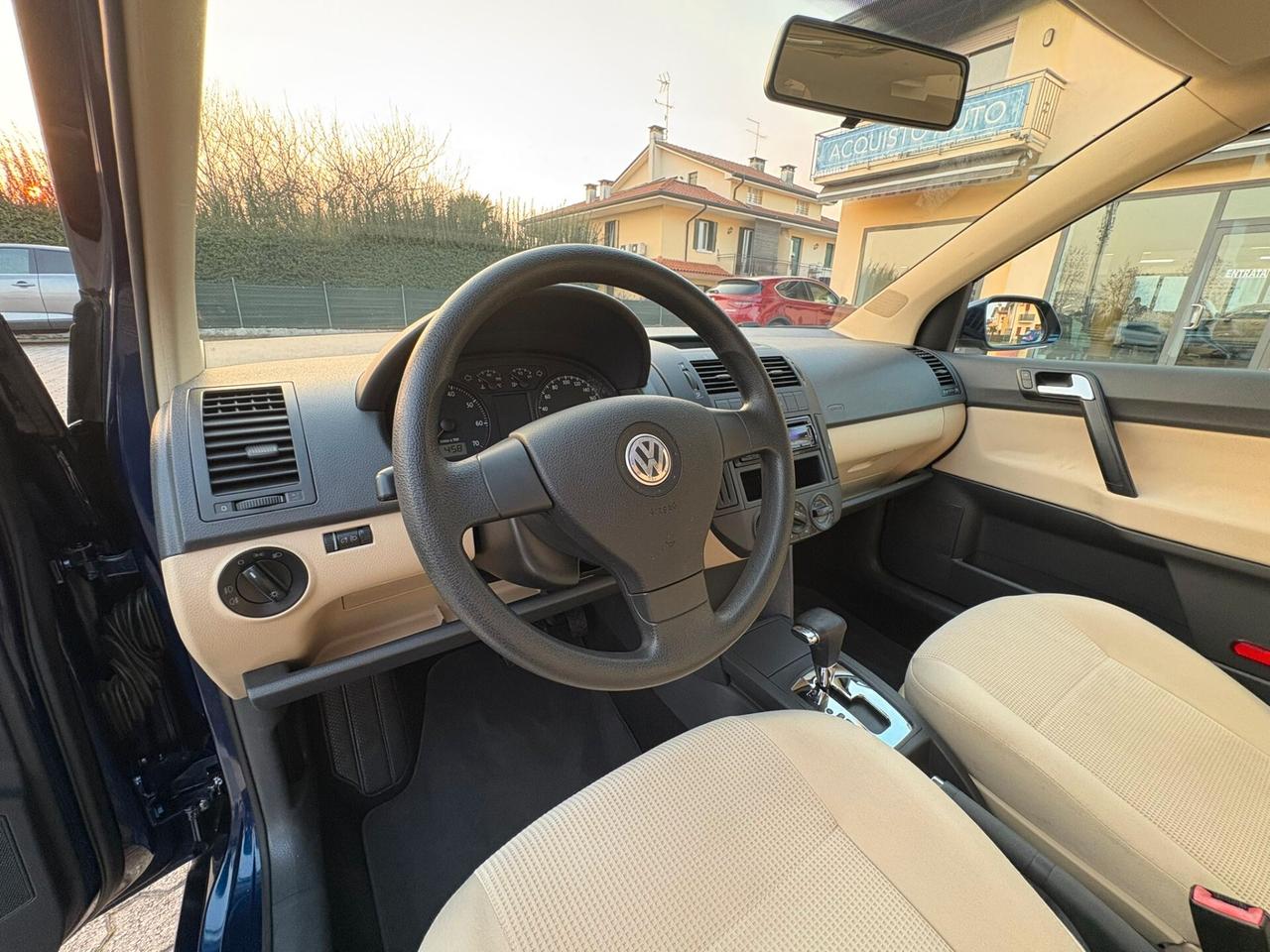VOLKSWAGEN POLO NEOPATENTATI AUTOMATICO KM 104.559