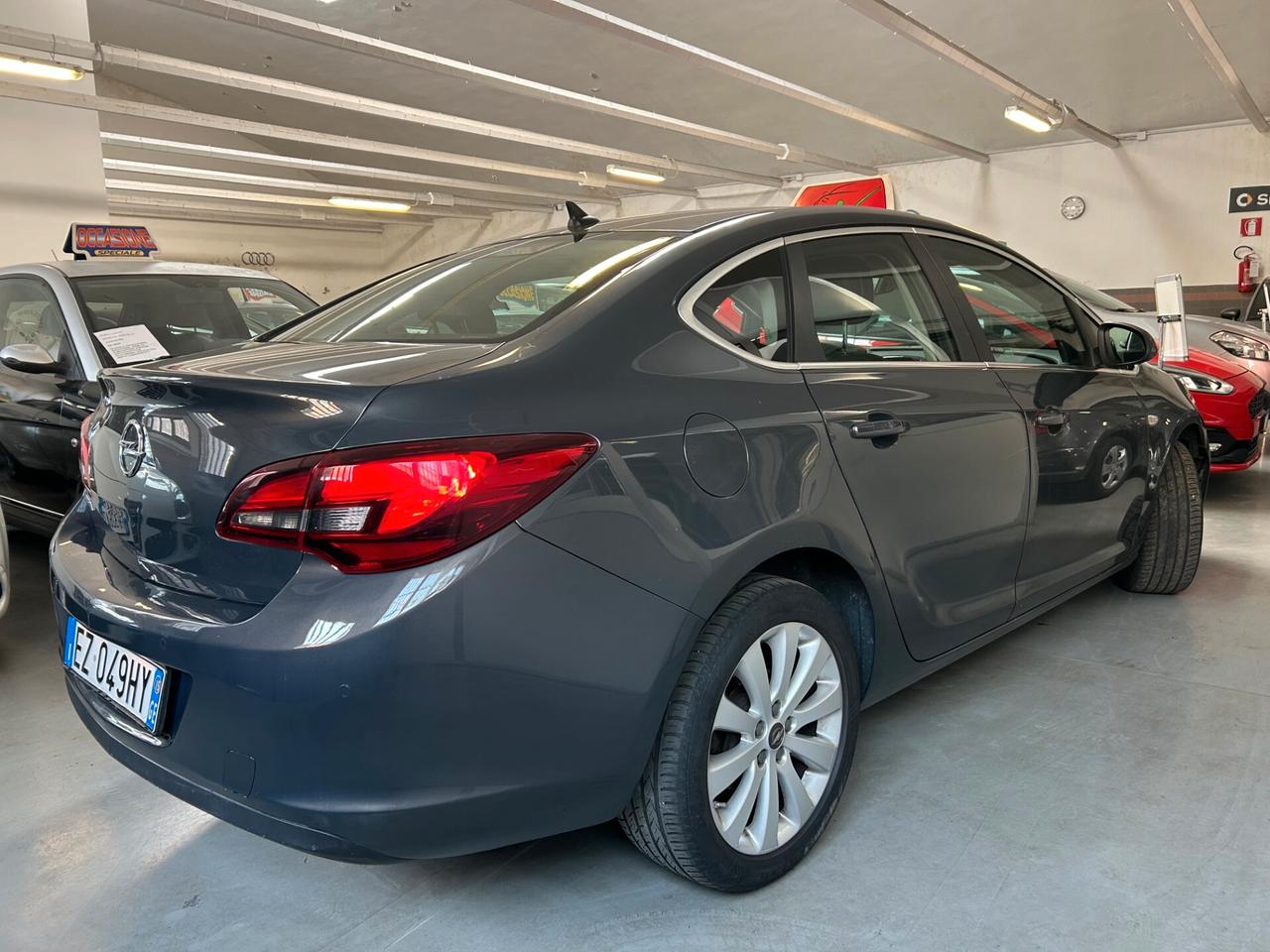 Opel Astra 1.4 Turbo 140CV 4 porte GPL Tech Cosmo