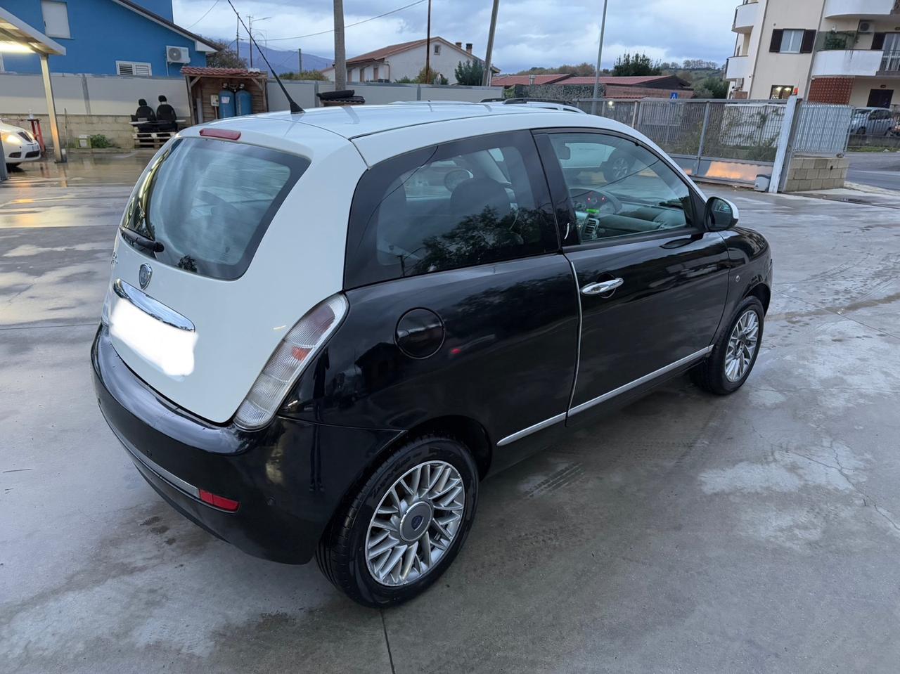 Lancia Ypsilon 1.3 MJT 75 CV Neopatentati 2010