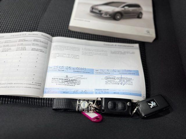 PEUGEOT 5008 1.6 HDi 115CV Business