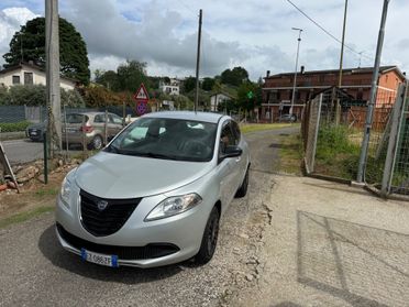 Lancia Ypsilon 1.2 69 CV 5 porte Elle NEOPATENTATI