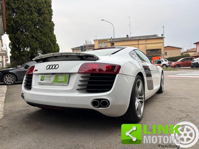 AUDI R8 4.2 V8 FSI quattro R tronic
