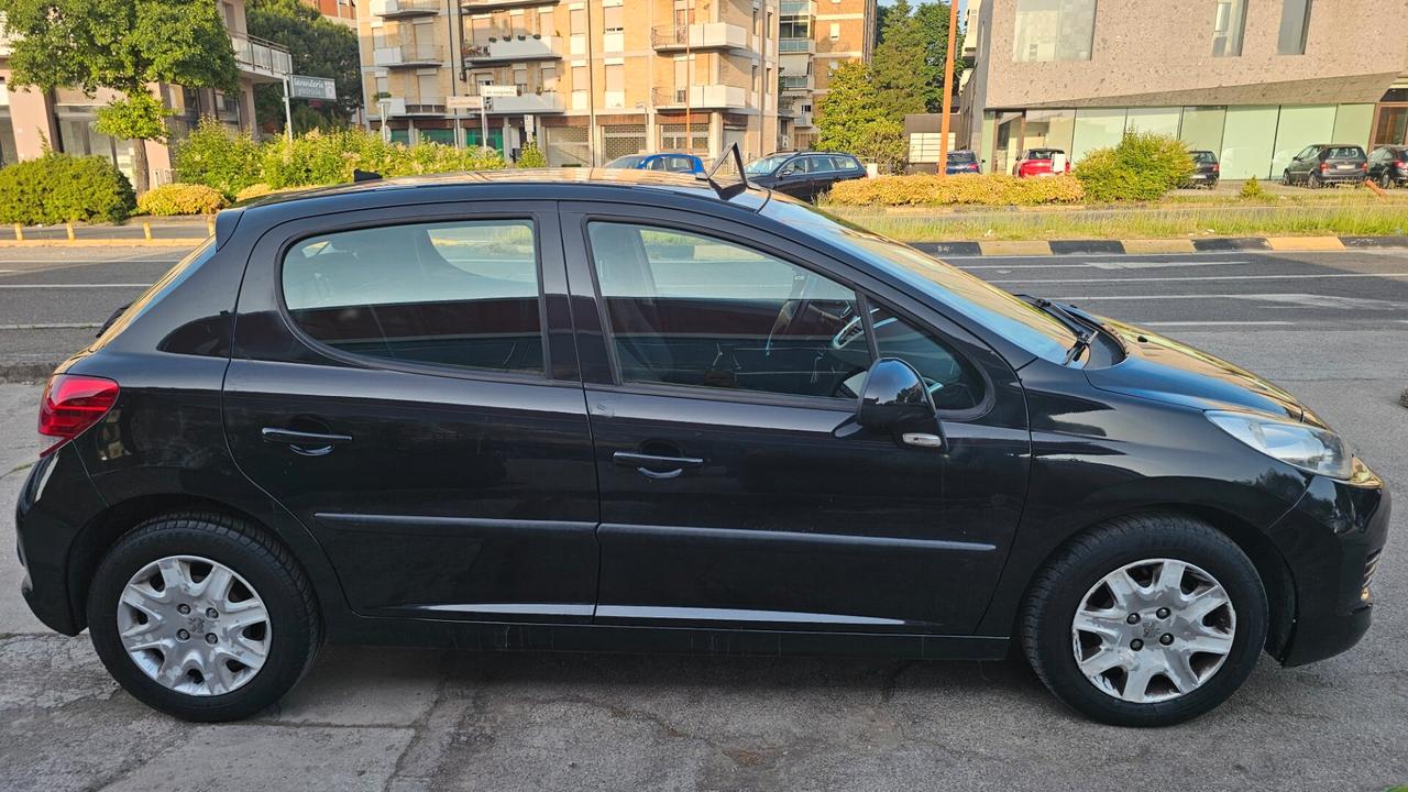 Peugeot 207 Plus 1.4 HDi 70CV 5 porte