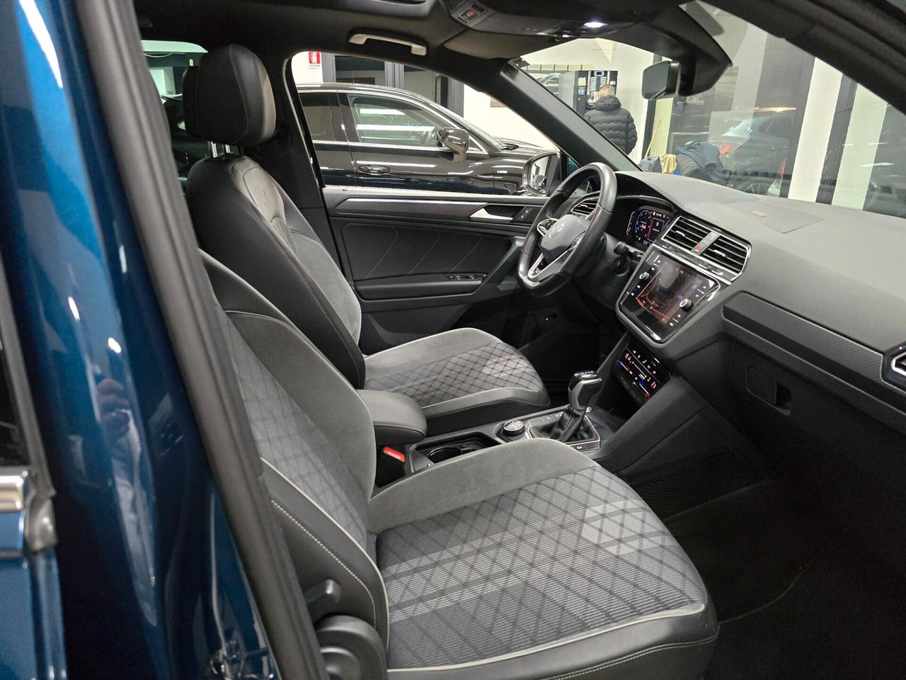 Volkswagen Tiguan 2.0 TDI 150 CV SCR DSG 4MOTION R-Line Tetto