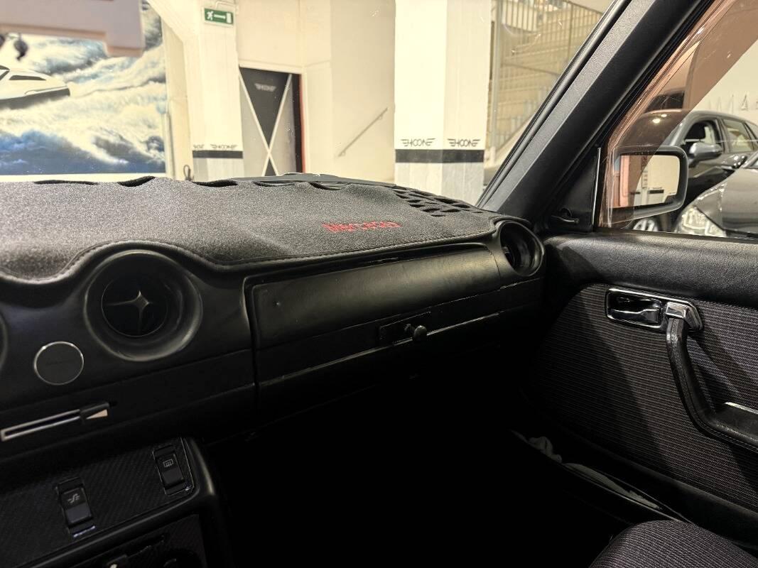 Mercedes Classe E - W123 Berlina 200