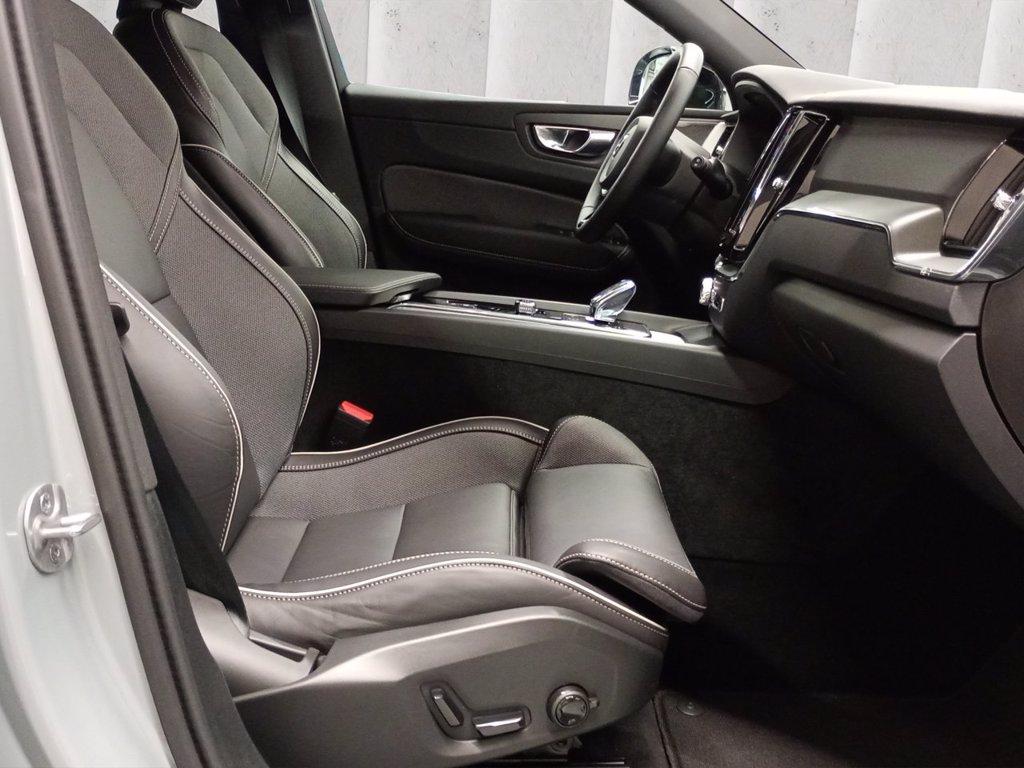 VOLVO XC60 2.0 b5 Plus Dark awd auto del 2025