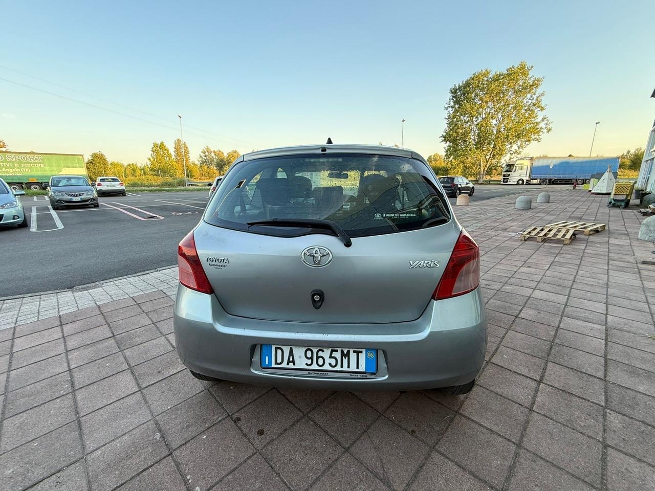 Toyota Yaris 1.0 5 porte Sol