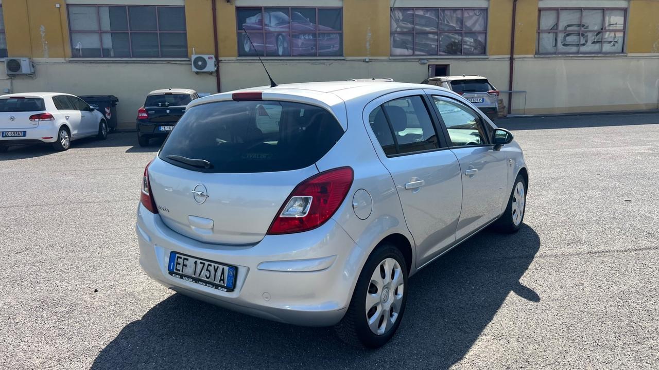 Opel Corsa 1.2 5 porte Cosmo