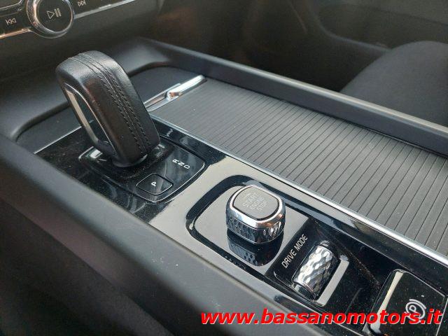 VOLVO XC60 B4 (d) AWD Geartronic Momentum Pro