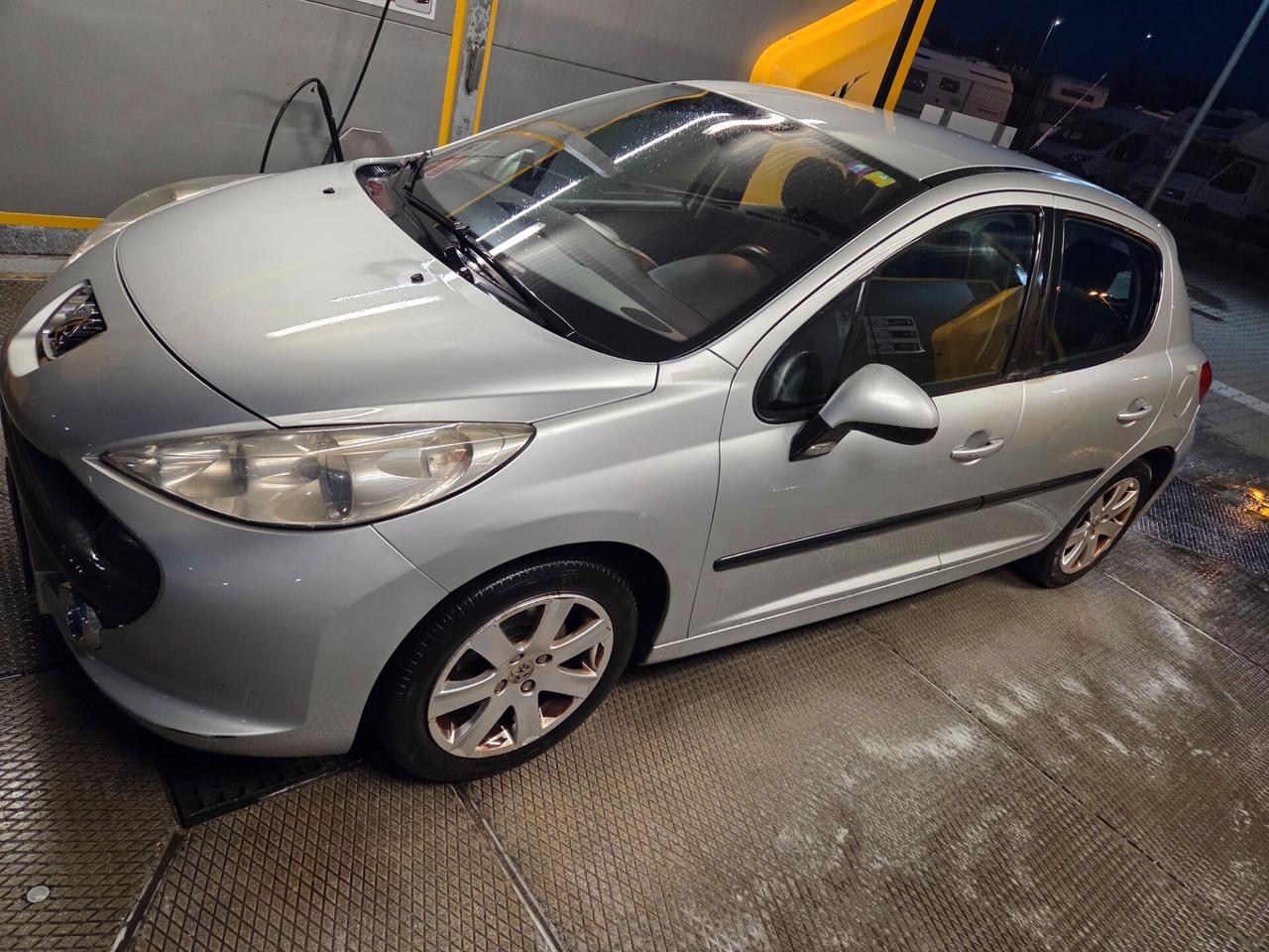 Peugeot 207 1.6 HDi 90CV 5p. 2008