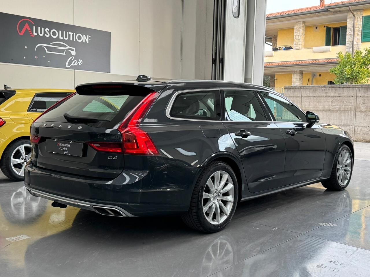 Volvo V90 D4 Geartronic Momentum