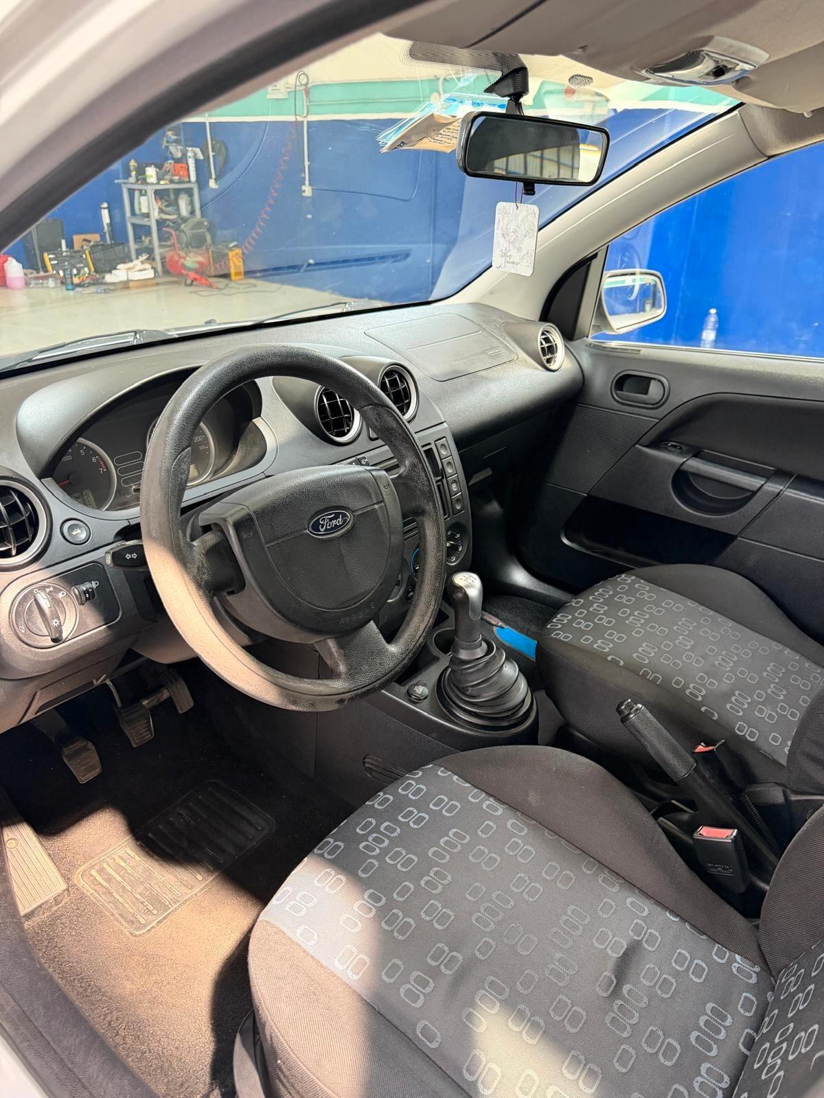 Ford Fiesta 1.4 16V 5p. Ghia