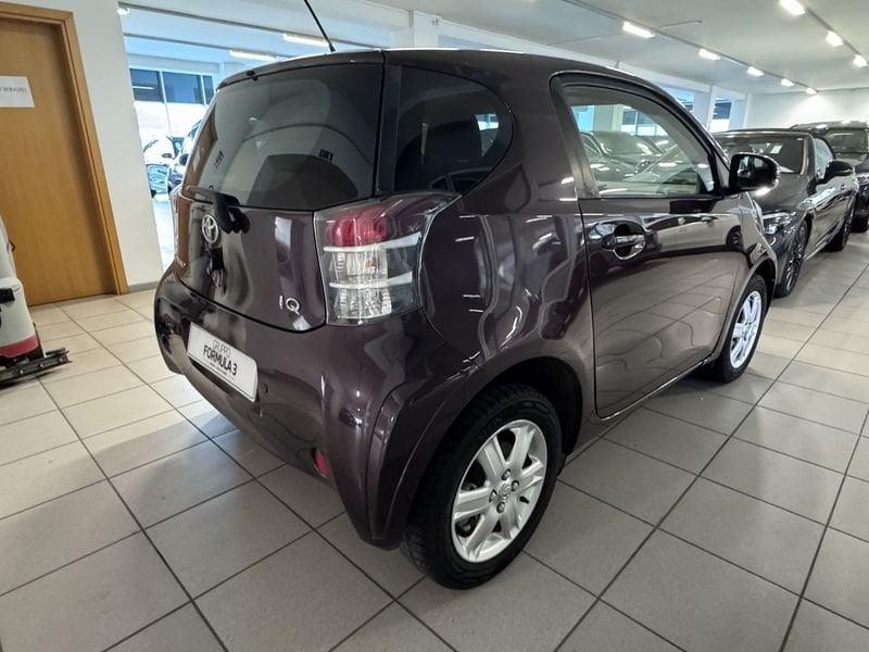 Toyota iQ iQ 1.0 cvt (multidrive)