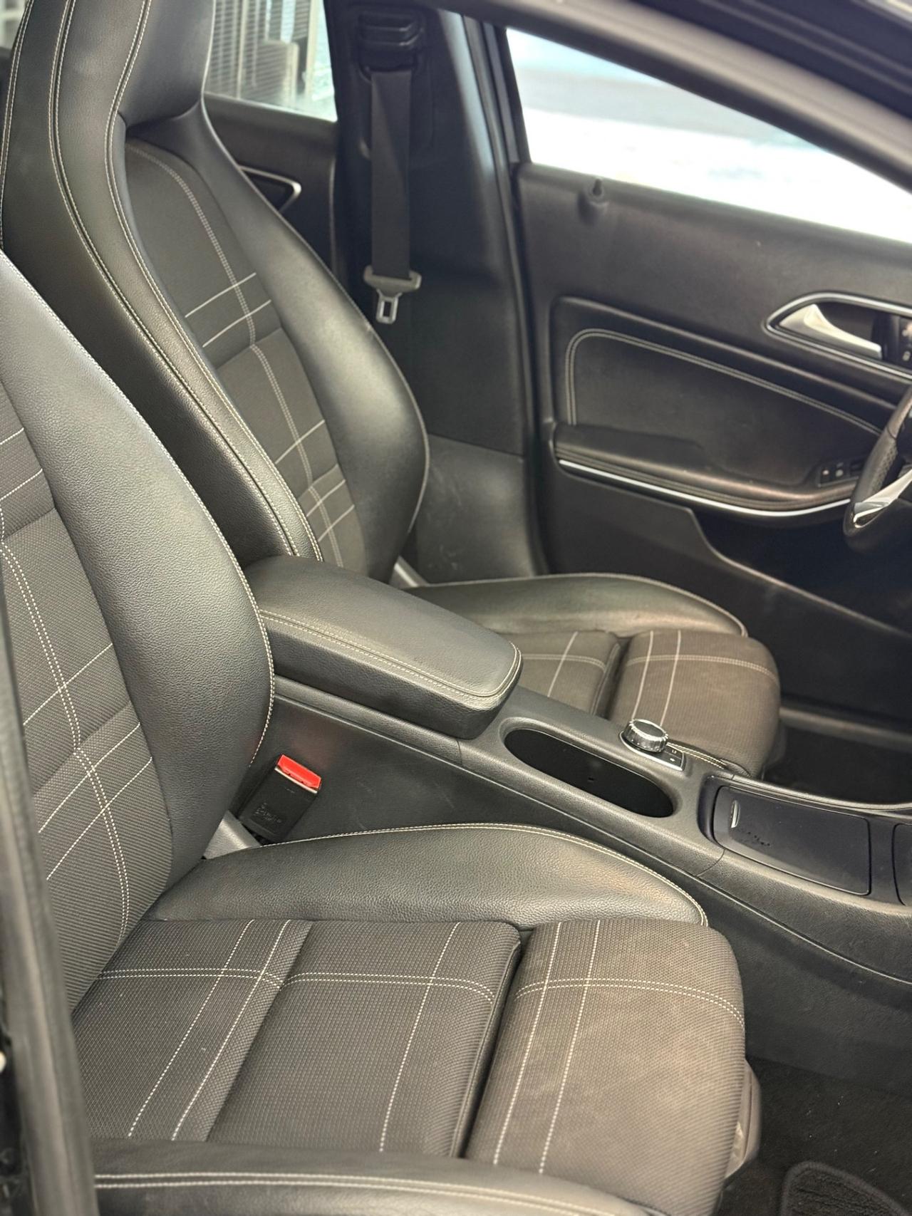 Mercedes-benz GLA 200 d Automatic Sport - Tetto