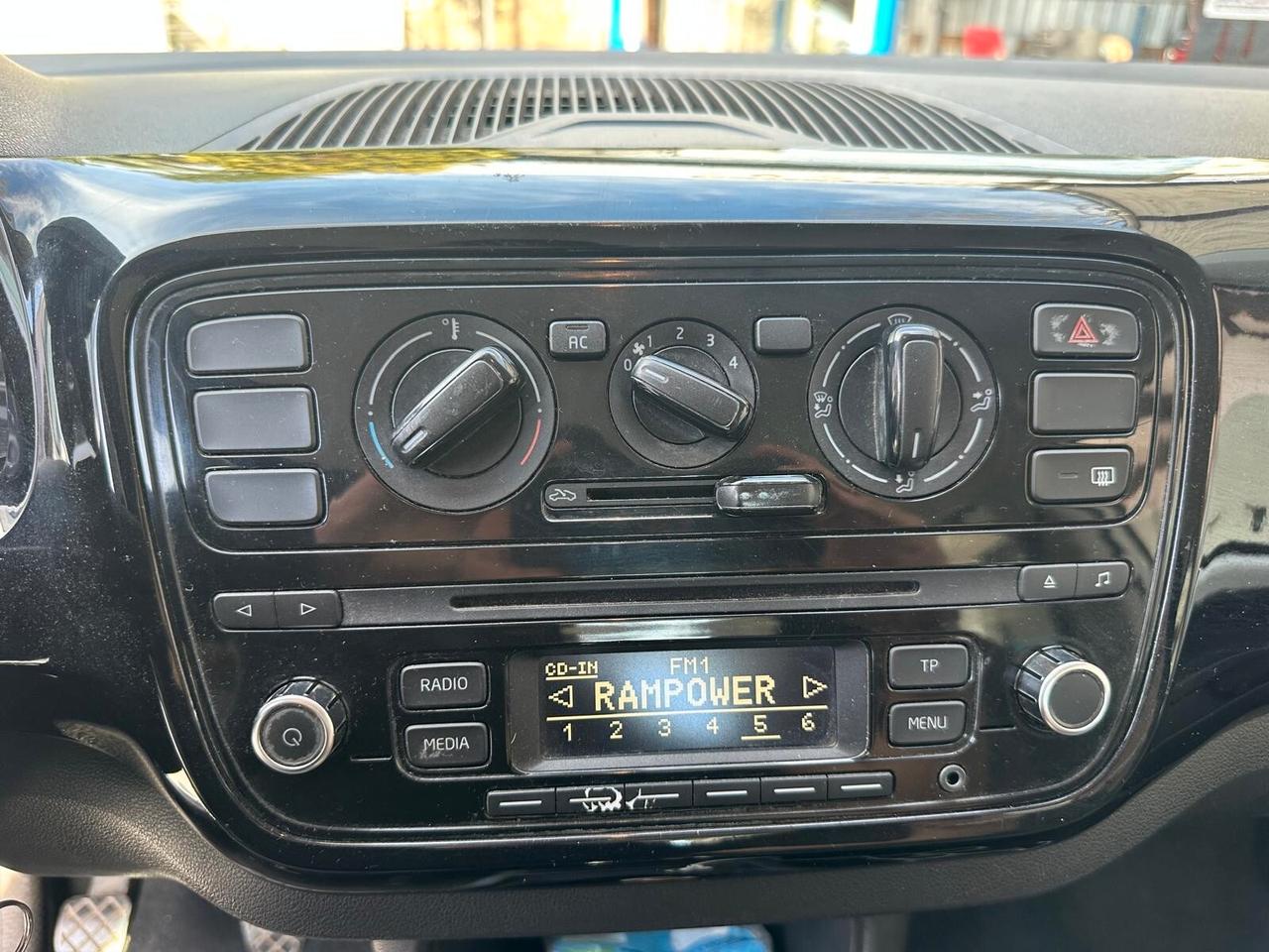 Volkswagen up! 1.0 75 CV 5p. move