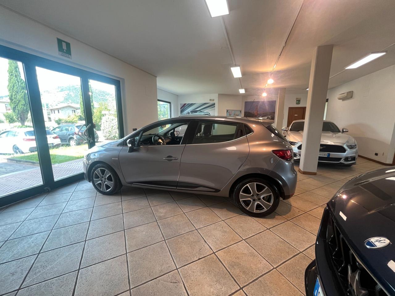 Renault Clio 1.2 75CV 5 porte costume national