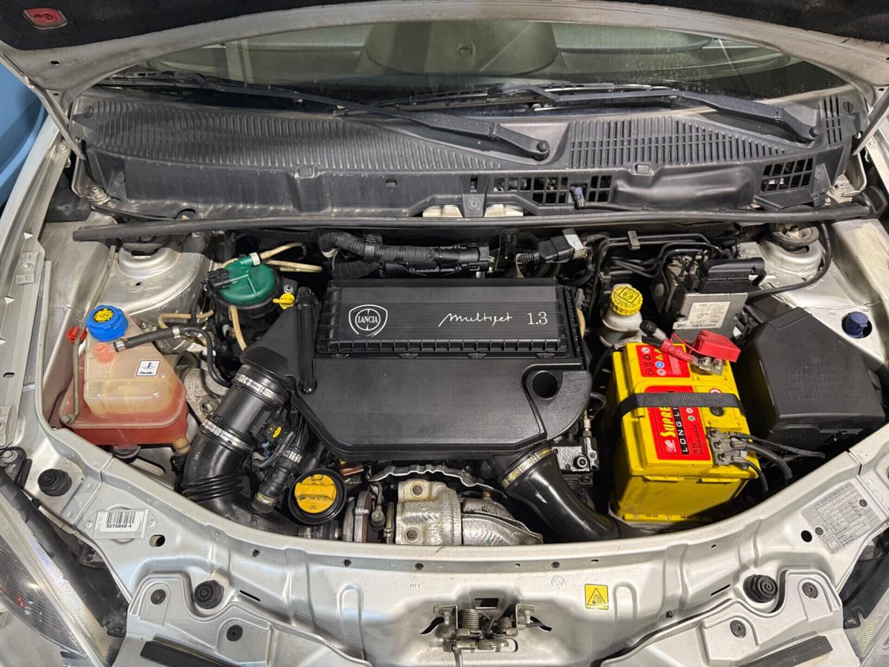 Lancia Ypsilon 1.3 MJT 75 CV Unyca