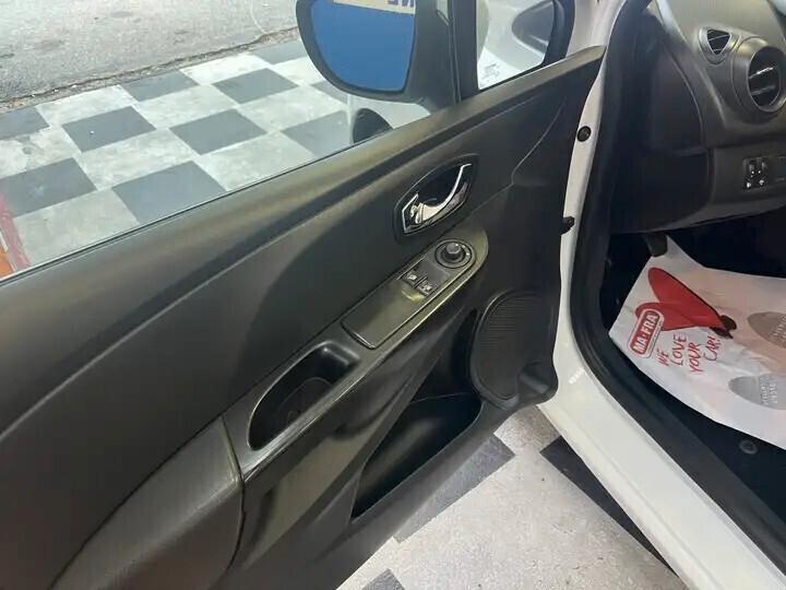 RENAULT CLIO "COSTUME NATIONAL" 1.2 BENZINA - NEOPATENTATI - UNICO PROPRIETARIO - GARANZIA