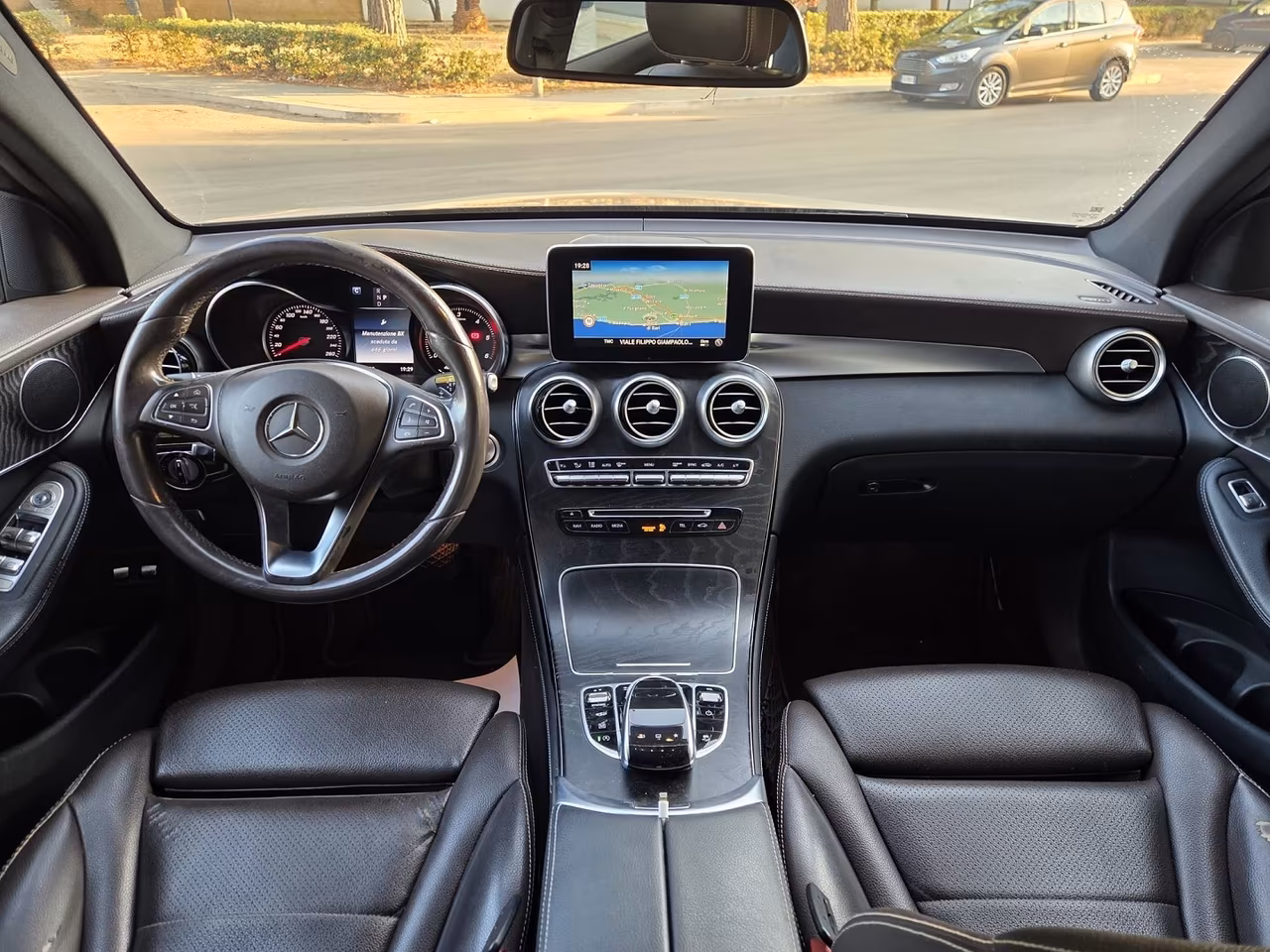 MERCEDES GLC 250 4MATIC PREMIUM + AMG PACK +GANCIO